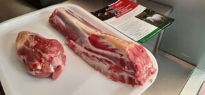 Costolette e cosciotto di agnello di pecora Ciuta